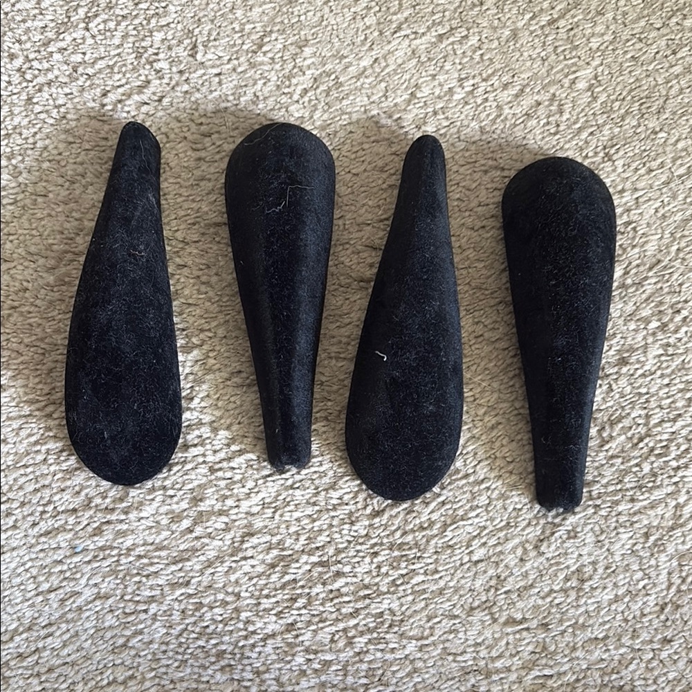 Simplehuman Velvet shoulder form shapers to fit slim velvet hangers